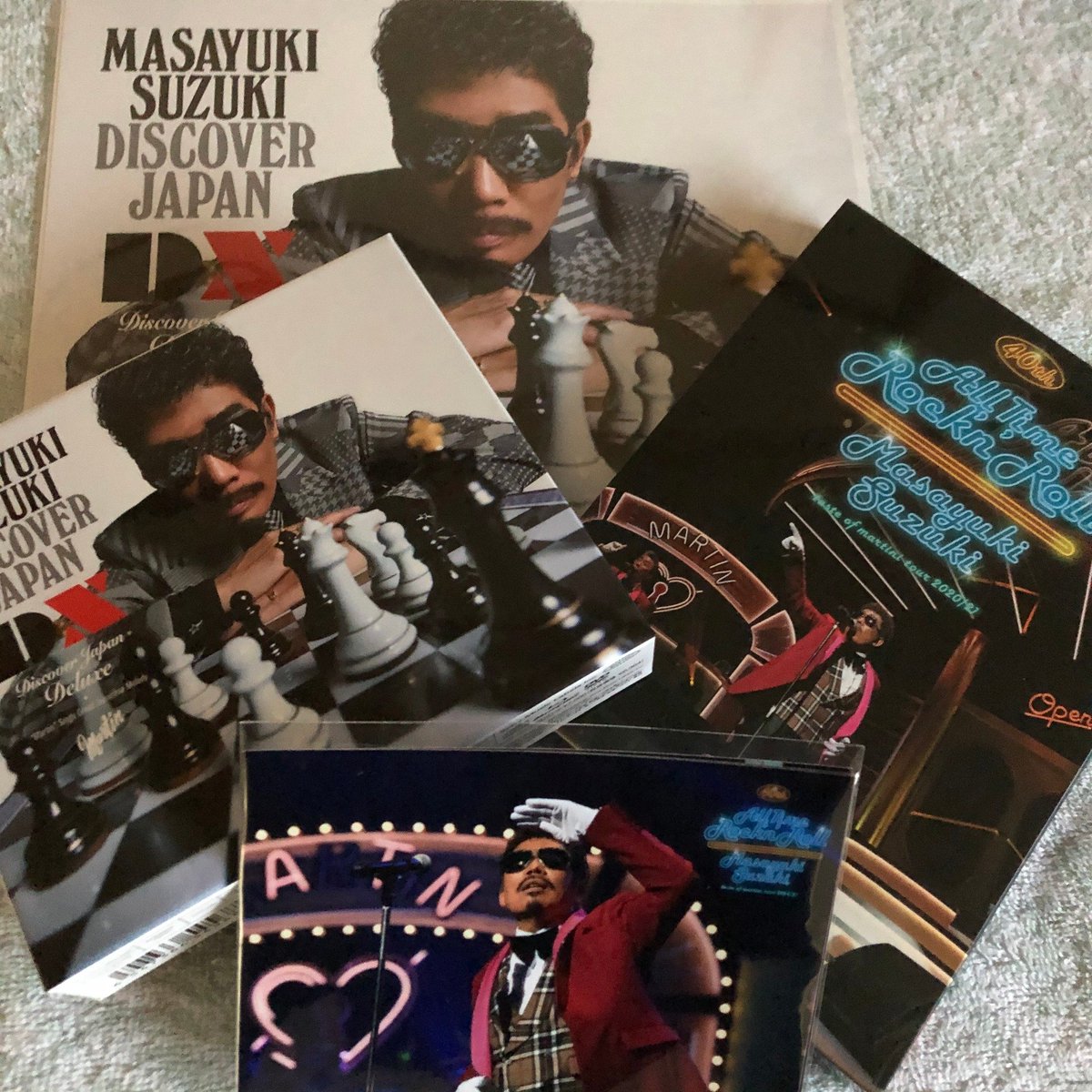 jdream1103's tweet photo. 😎届いた届いた😎
2月23日発売‼️ #鈴木雅之 さん🕶
ALBUM「Discover Japan DX」🎙
Live DVD「All Time Rock'n Roll」🎶
楽しみDaysの始まり始まり❤️
#DJDX #ATRR #音楽は心のワクチン #MARTIN さん https://t.co/JbkAeEksxI