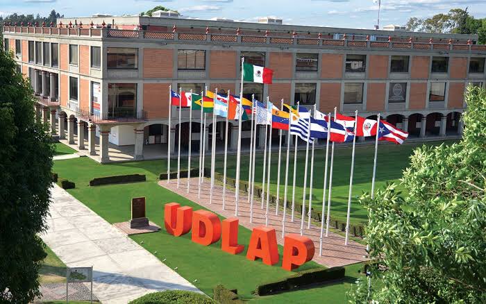 CoparmexPuebla's tweet photo. Celebramos la restitución legal del Campus @udlap a la rectora interina Cecilia Anaya, nombrada por el patronato legítimamente constituido. 

Felicitamos a toda la comunidad universitaria, deseamos que muy pronto retornen a la normalidad sus actividades. https://t.co/HuDzEwr2Tj