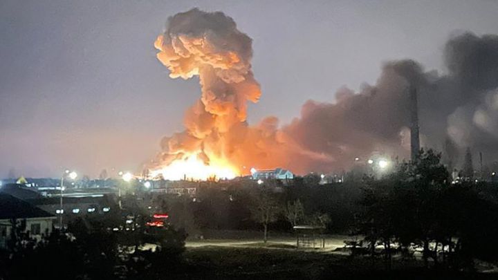 PTSPrensa's tweet photo. #NoALaGuerraEnUcrania
#FueraLasTropasRusas #NoALaIntervención imperialista de la #OTAN https://t.co/nvI0OcS6eE, vía @izquierdadiario https://t.co/eY8K24S0D6