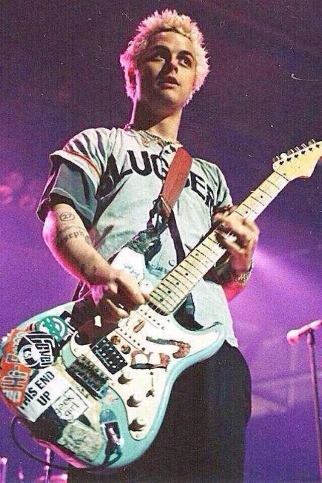 stevielee72's tweet photo. @GreenDay if it wasn't for you, Blue... https://t.co/JfCt2VicW2