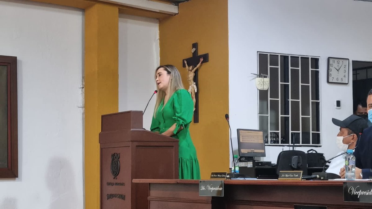 ContraloriaGrn's tweet photo. El pasado 29 de noviembre de 2021, se llevó a cabo la elección de la Dra. Sara Lucia Reyes Serrano como Contralora Municipal de Girón para la vigencia 2022 – 2025. https://t.co/oXFHp8rZi3