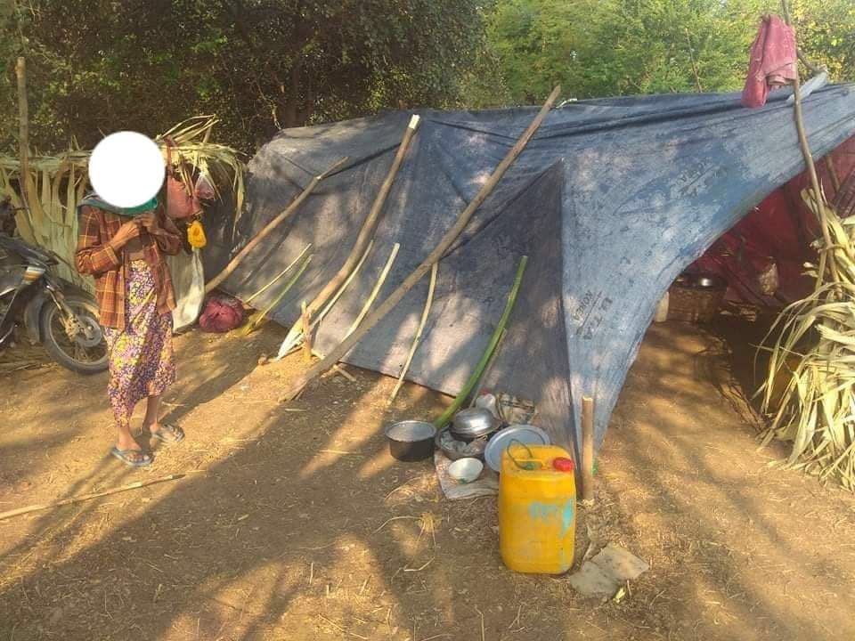 wolfy_ashy's tweet photo. Over 5000 local residents from 10 villages of southern ShweBo tsp, Sagaing division have now fled as SAC terrorists violently stormed there this afternoon. #NoFlyZoneInMyanmar #2022Feb24Coup #WhatsHappeningInMyanmar https://t.co/nusGuYRRMM