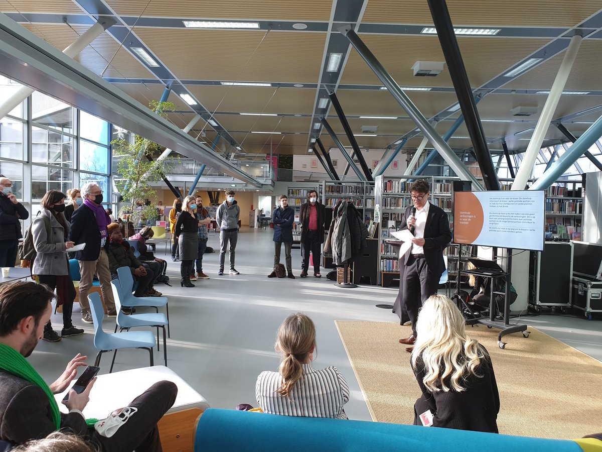 RaadBreda's tweet image. Burgemeester @PaulDepla introduceert de stemhulp in @BiebBreda. Kun jij wel wat stemadvies gebruiken? breda.nl/stemhulp #gemeenteraadsverkiezingen2022 #stemhulp