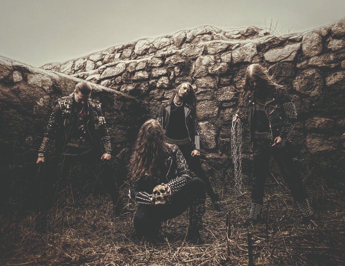The EP consists of five tracks adding up to 4 seconds short of 16 minutes of raw, blackened thrash. #Beastiality 🇸🇪 Sacrificial Chants 
Via <a href="/InvictusProd/">Invictus Productions</a> 
By <a href="/JuliaKatrine/">Julia Katrin</a> 
#WeAreBlessedAltarZine
#TheZineSupportingTheUnderground blessedaltarzine.com/2022/02/24/bea…