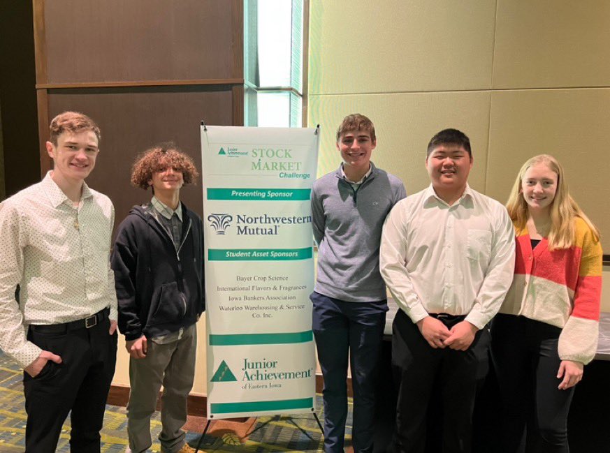CF_CAPSComm's tweet photo. Split teams today…A group spending the day in Cedar Rapids with @JAEasternIowa for a Stock Market Challenge 💰Another group following up w/ client @jjdarst on 2022 @CF_schools Homecoming festivities to include community and lower level schools. The rest are grinding @gravitate https://t.co/e0Zk0AcuwT