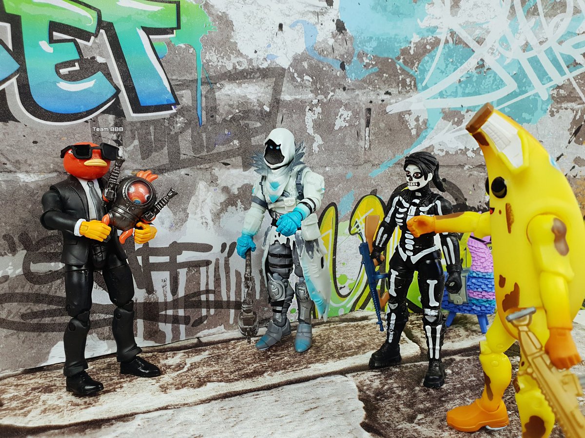 TeamBBB123's tweet photo. Bassassin just wants to show junior what daddy does at work but the squad don't seem too happy about it!

Take your kid to work day? 😁

#fortnite #fortography #bassassin #fortnitesquad #fortnitecrew #fortnitetoys #actionfigures  #toyphotography #peely  @Jazwares @FortniteGame https://t.co/fORRB4L1np