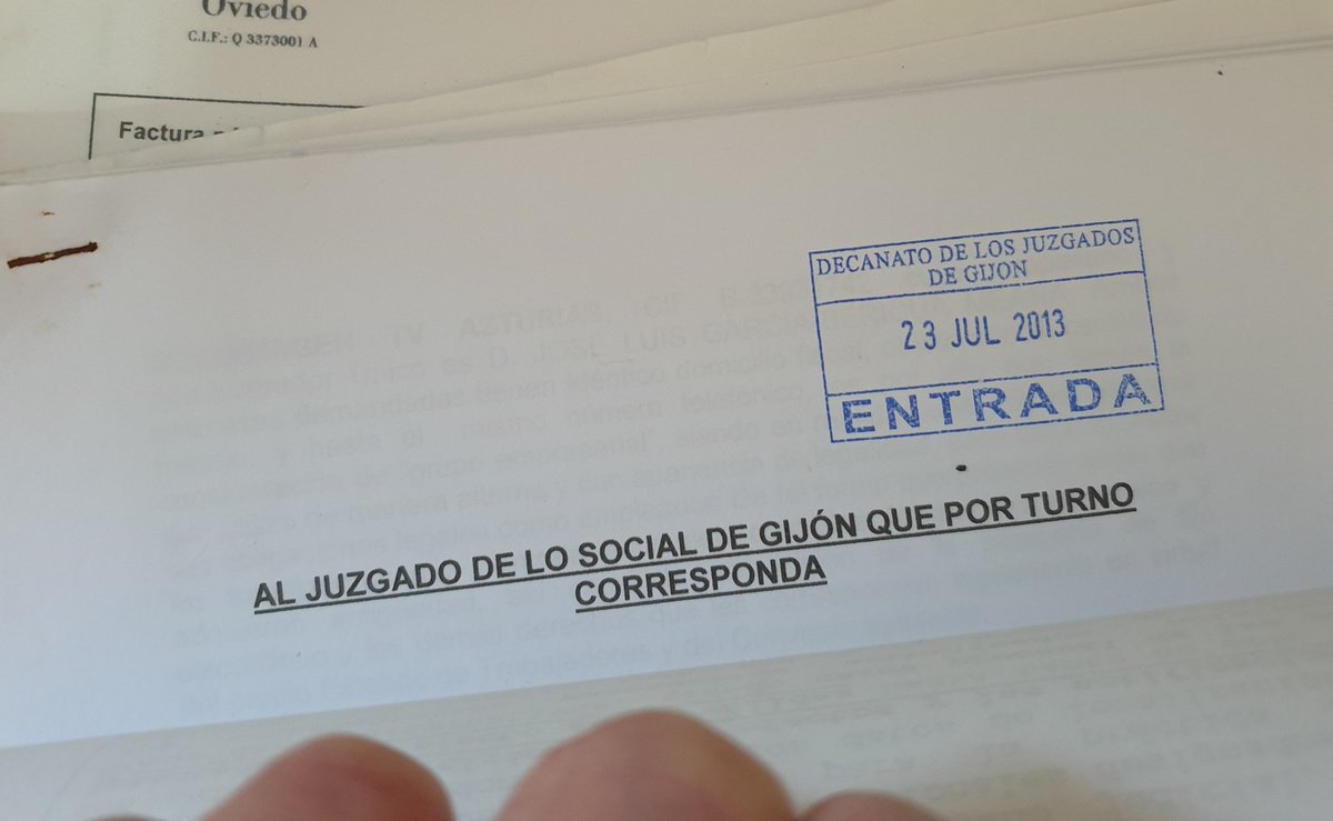 ursulacorzo's tweet photo. Lo que se encuentra una revolviendo archivo... 
Hubo una era antes de lexnet....
Que tampoco varía mucho porque presentas demanda de manera telemática y luego tienes que ir a llevar copias en papel...
#papelcero ?
#quemeloexpliquen https://t.co/ornA0vuyne