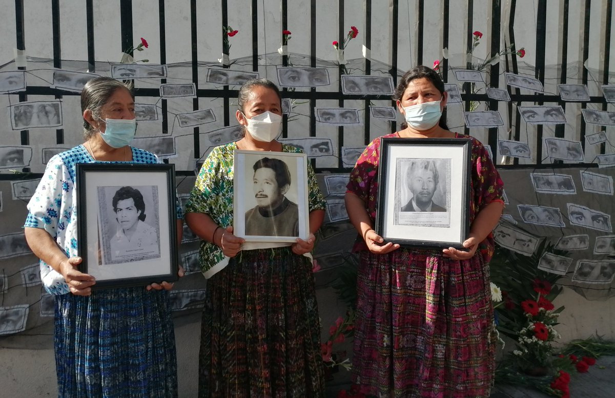 Jacobo López, Francisco Guerrero López y Rodolfo López Quej fueron desaparecidos en 1893. Jacobo fue encontrado en el cementerio clandestino de #CREOMPAZ
Hoy sus familias esperan se dicte sentencia en el #CasoTactic
¡Las acompañamos su lucha por Verdad y Justicia! 🌹🌹