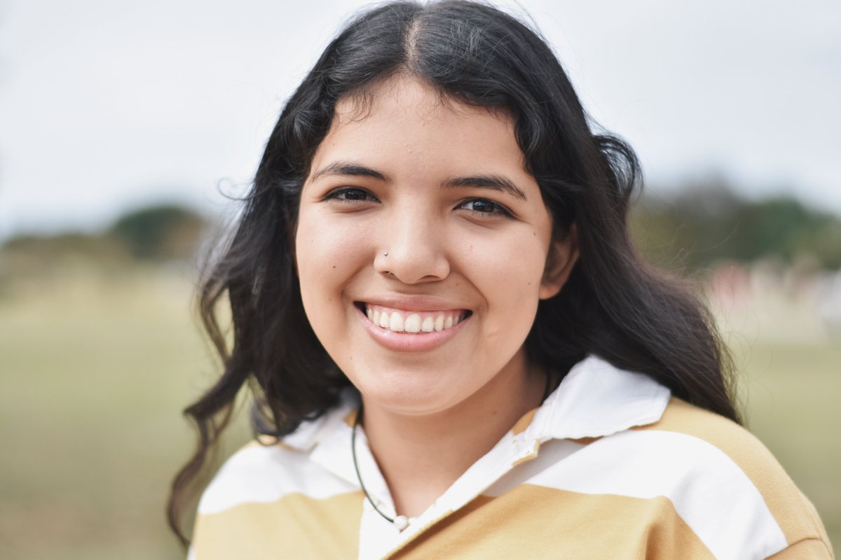 Laura Marmolejo received the 2022 Dean’s Outstanding Achievement Award for Undergraduate Research. She was praised for her outstanding research work on how insect herbivory influences communication between plants.