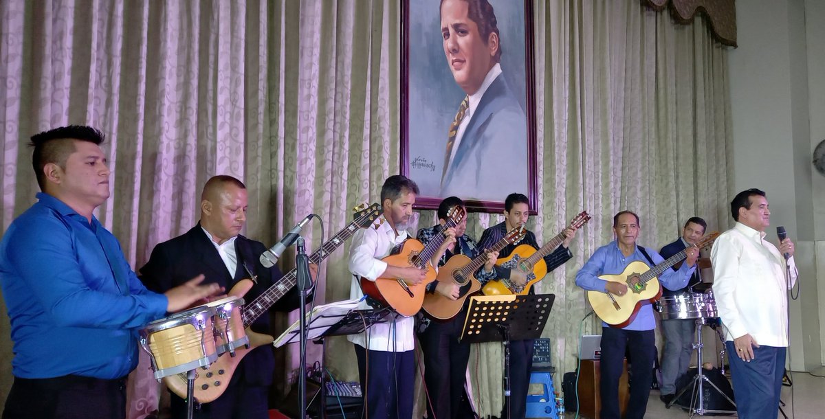 rcq_1380's tweet photo. Show de Aniversario Cristalino en el Teatro Estudio #JulioJaramillo
El #artista Victor Lloré llegó desde #Cuenca 🇪🇨 https://t.co/XaEyJvLCrO