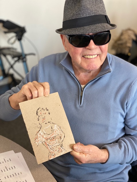 DrawingLifeUK's tweet photo. Yesterday we had a brilliant session led by Oska Lappin at the Hastings #MemoryMoments cafe hosted by #KnowDementia. Here are Peter and Clive proudly posing for a picture with their drawings πΆπΌ https://t.co/CEjKi7dCs3