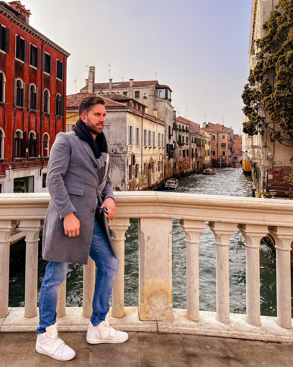 GabrielKimbrell's tweet photo. Another bridge &amp; another city 🌆🌉 
.
.
.
.
.
#pilotlife #pilot #piloto #flying #pilotsofinstagram #follow #ootd #love #venice #moda #Italy #dapper https://t.co/Ej8Hxj5sLc