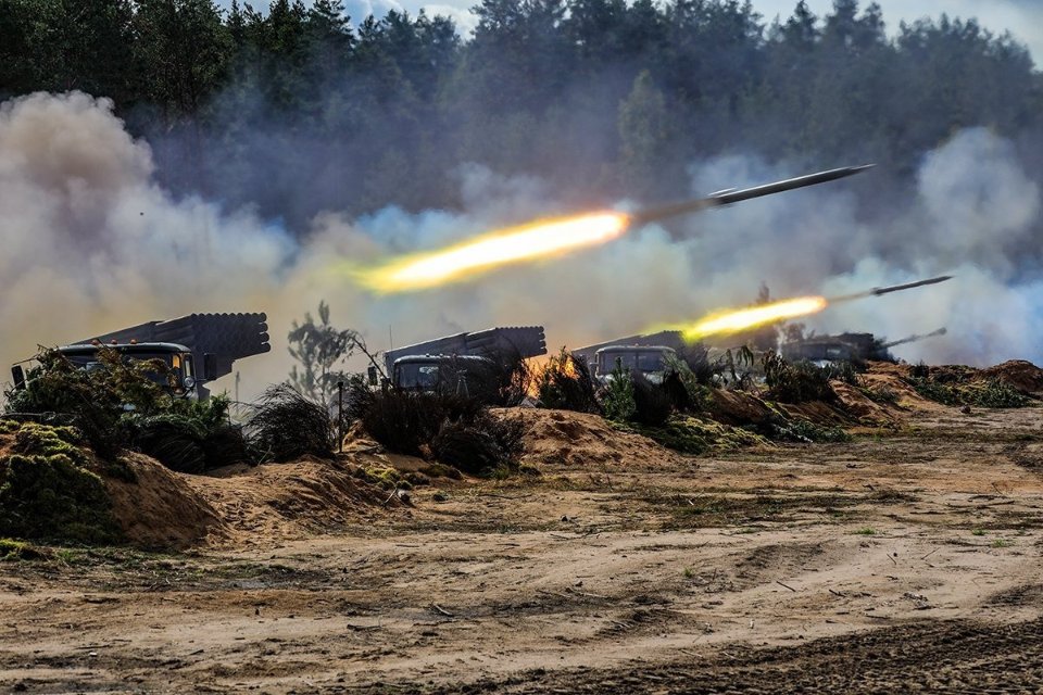 Savva300's tweet photo. НАСТУПЛЕНИЕ ИДЁТ...НАДЕЮСЬ, ГРАЖДАНСКИЕ ПОКИНУЛИ ВОЕННЫЕ ОБЪЕКТЫ и ПРИЛЕГАЮЩИЕ к НИМ ТЕРРИТОРИИ. НЕ ПОНИМАЮ: ПОЧЕМУ, чтобы ПОНЯТЬ ГОРЕ и СТРАДАНИЕ ДРУГИХ НУЖНО ИСПЫТАТЬ САМИМ СТРАХ?! ДАВНО в ЕВРОПЕ и в США НЕ БЫЛО ВОЗДУШНОЙ ТРЕВОГИ... https://t.co/4oAgDwd2n0