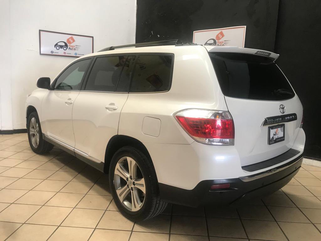 RapiAutoMX's tweet photo. ✅ TOYOTA HIGHLANDER PREMIUM
✅MODELO 2011
✅74,000KM
✅ $248,500
🚘😍🏆💰 🏍 
#rapiauto #ofertas #seminuevos #autos #LoQuiero #Toyota #Highlander
#SuperPrecios https://t.co/tuyEGeLq0C