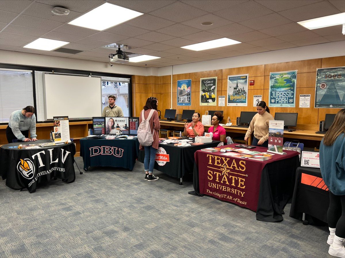 TU_CAC's tweet photo. Successful College and Career event yesterday at MacArthur High School! Great way to pivot and use library space from the uncertain weather outside. Great job Mrs. Goldberg and College Going Champions at Mac that worked on this event! @AdvisingCorps @AdviseTX @NEISD @onestarfdn https://t.co/9ul30QupWH