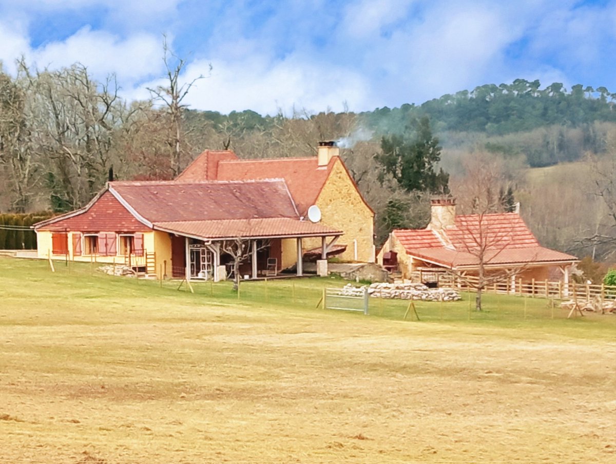 LorraineAuthor's tweet photo. #Home is where the heart is. #selfsufficientlife #smallholding #France #positivemindset #love https://t.co/ycAhZv30DU