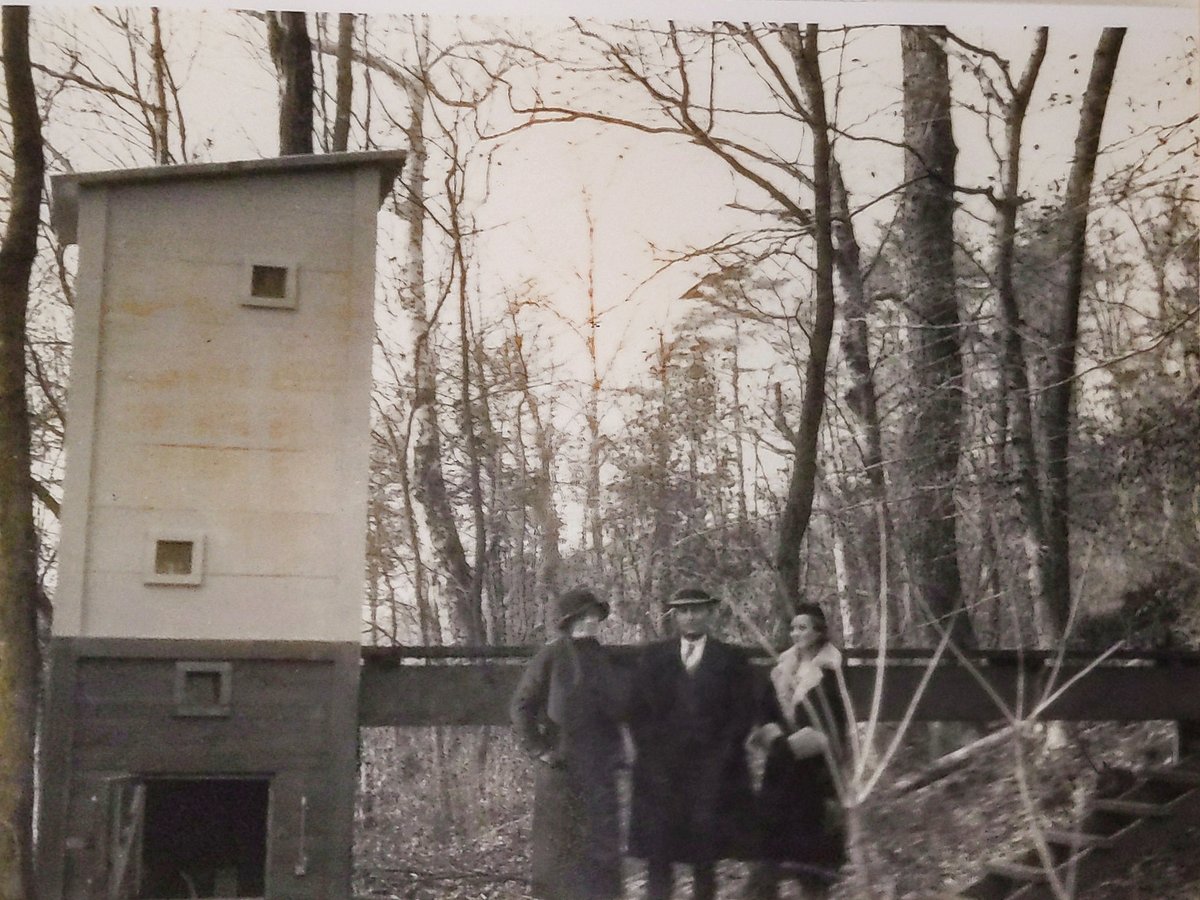 USGS_MD_DE_DC's tweet photo. Showing up in style 👒🤵👗 to a streamgage on the North River, near Annapolis, in November 1933. #ThrowbackThursday #ScienceInStyle https://t.co/T0JcujQ9Hh