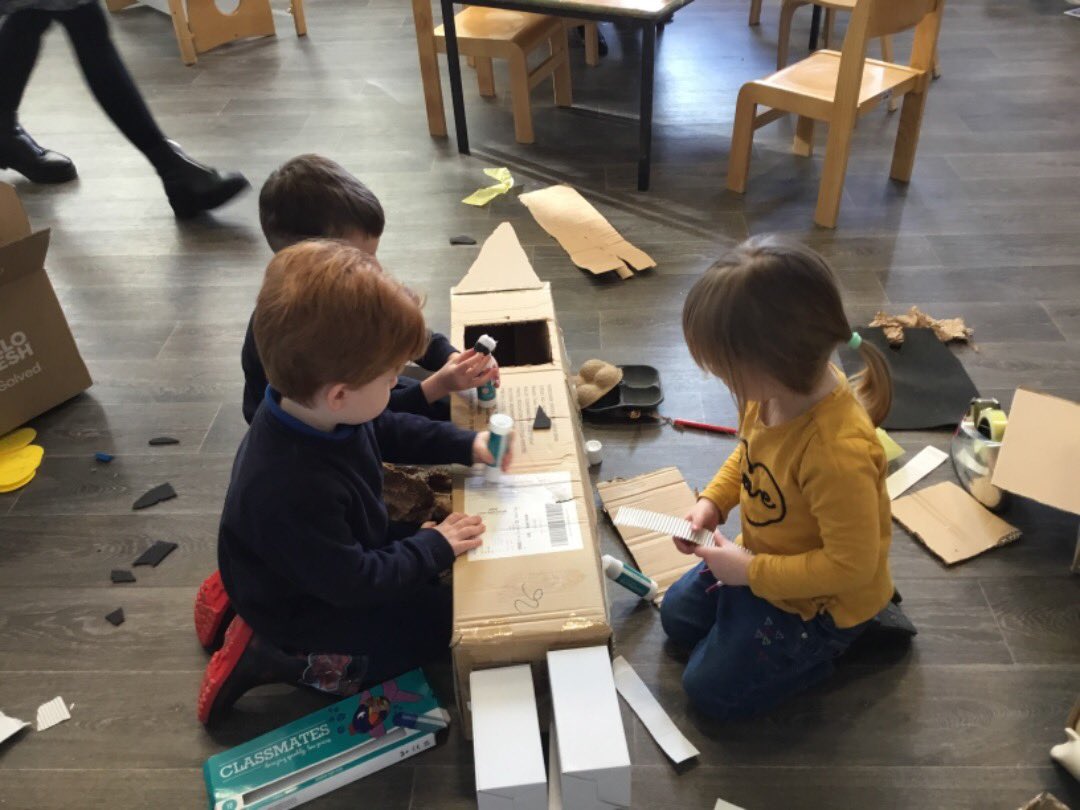 WallacetownEYC's tweet photo. The Hedgehogs have been using their imaginations and problem solving skills in our deconstructed role play area. #notjustabox #curiosity #creativity #STEM https://t.co/iG9C29O1zw