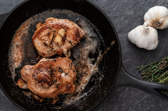 Whether you like them grilled, roasted, sautéed or fried, pork chops are a classic. Available for home delivery: rowefarmsonline.ca!