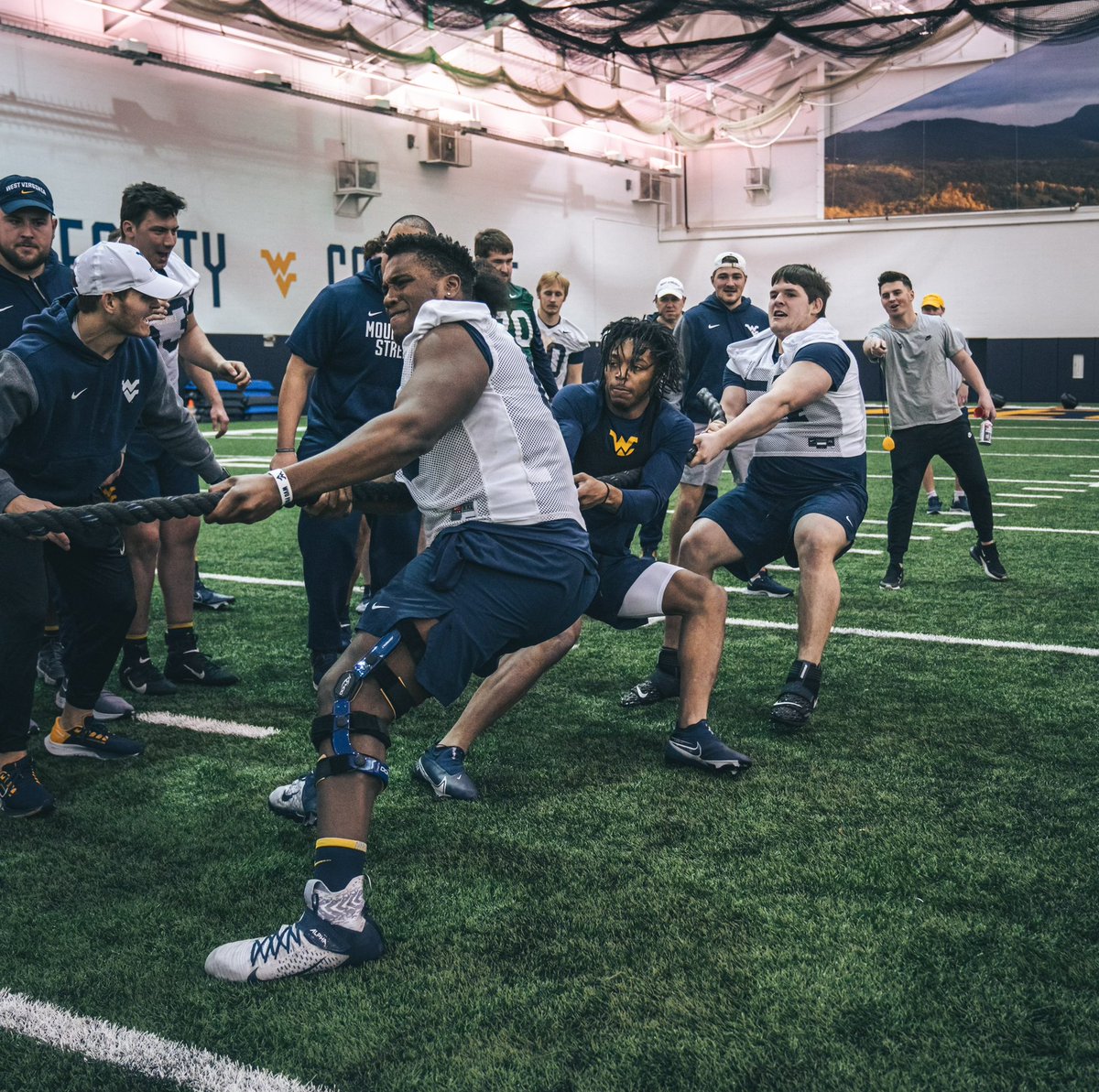 Гоньки. Спортсмены на соревнованиях. Спортивные соревнования. Спортивные конкурсы. Видео спортивные соревнования.