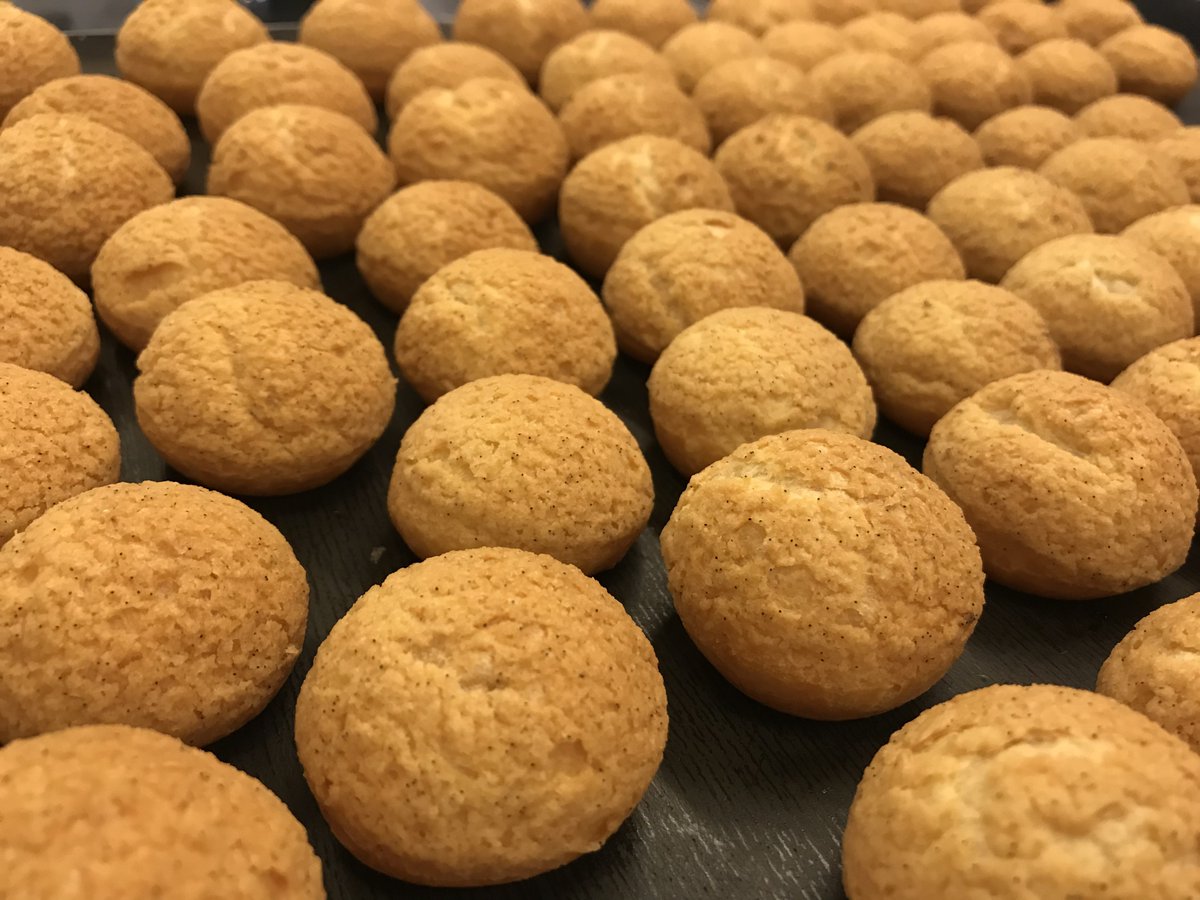 Today’s ⭐️Fun Fact: Do you know that the eclairs are made from choux pastry? Butter and water is boiled, and flour is added into the mixture and cooked to a certain texture. For more info, check out our discord!

discord.com/invite/wpmwEXe…