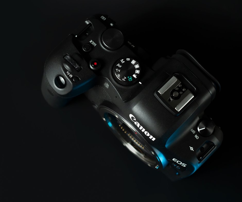 COPYTRACK's tweet image. CANON&apos;s New Camera 📣Canon has a new camera, named EOS R3, which is designed for professionals. Which camera do you prefer the most? Share your experience!  💬
#copytrack #imageprotection #photography #canon #canondeutschland #digitalcreators #artphotography #canondeutschland