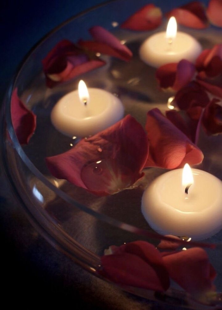 -

بالغوا فيما تُحِبون ، لا توجد قوانين للشعور ..!

#عطنا_كلمه_حلوه 🌹✨