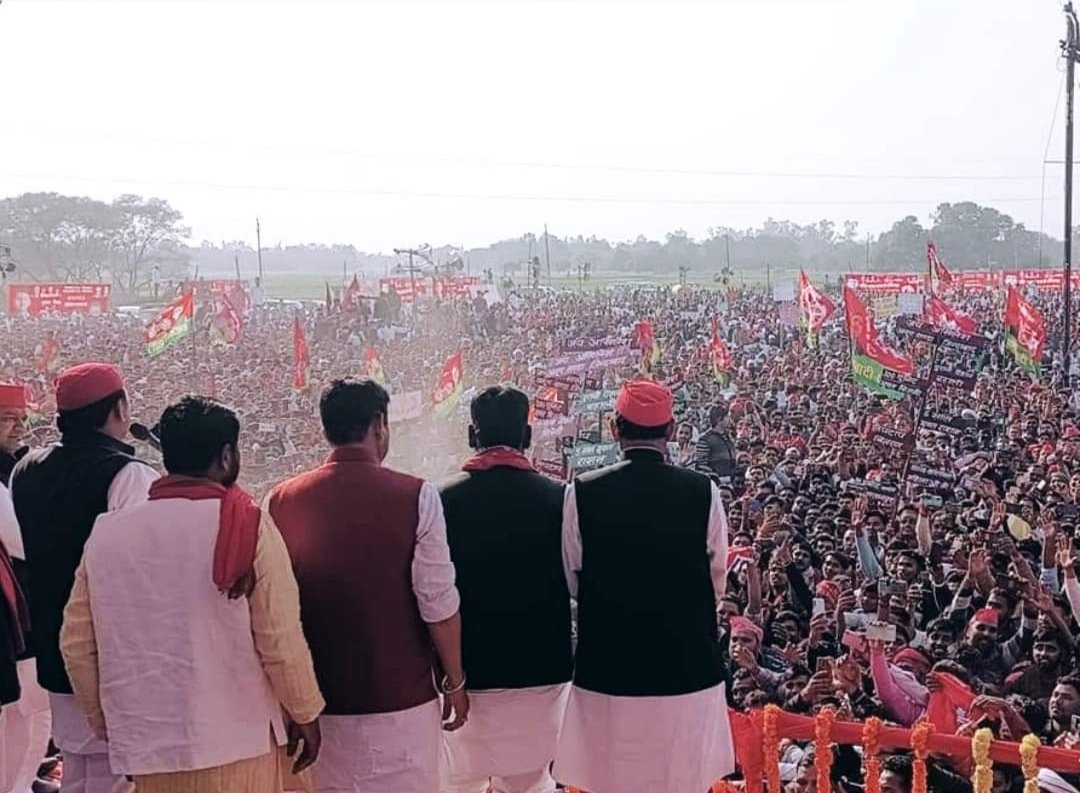 Gyanpra65533145's tweet photo. ये भीड़ जनसैलाब बाबा जी सर दर्द बन गया है https://t.co/33e7jwk4oj