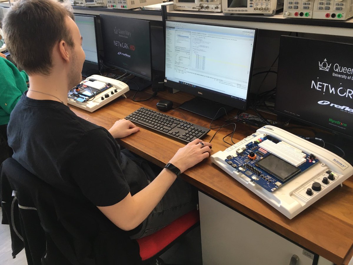 QMEECS's tweet photo. Our Electronic Engineering students have been very busy!

One lab has been focused on circuits and the other on FPGAs.

#loveelectronics #qmul #labs https://t.co/ILrFAV0gMV