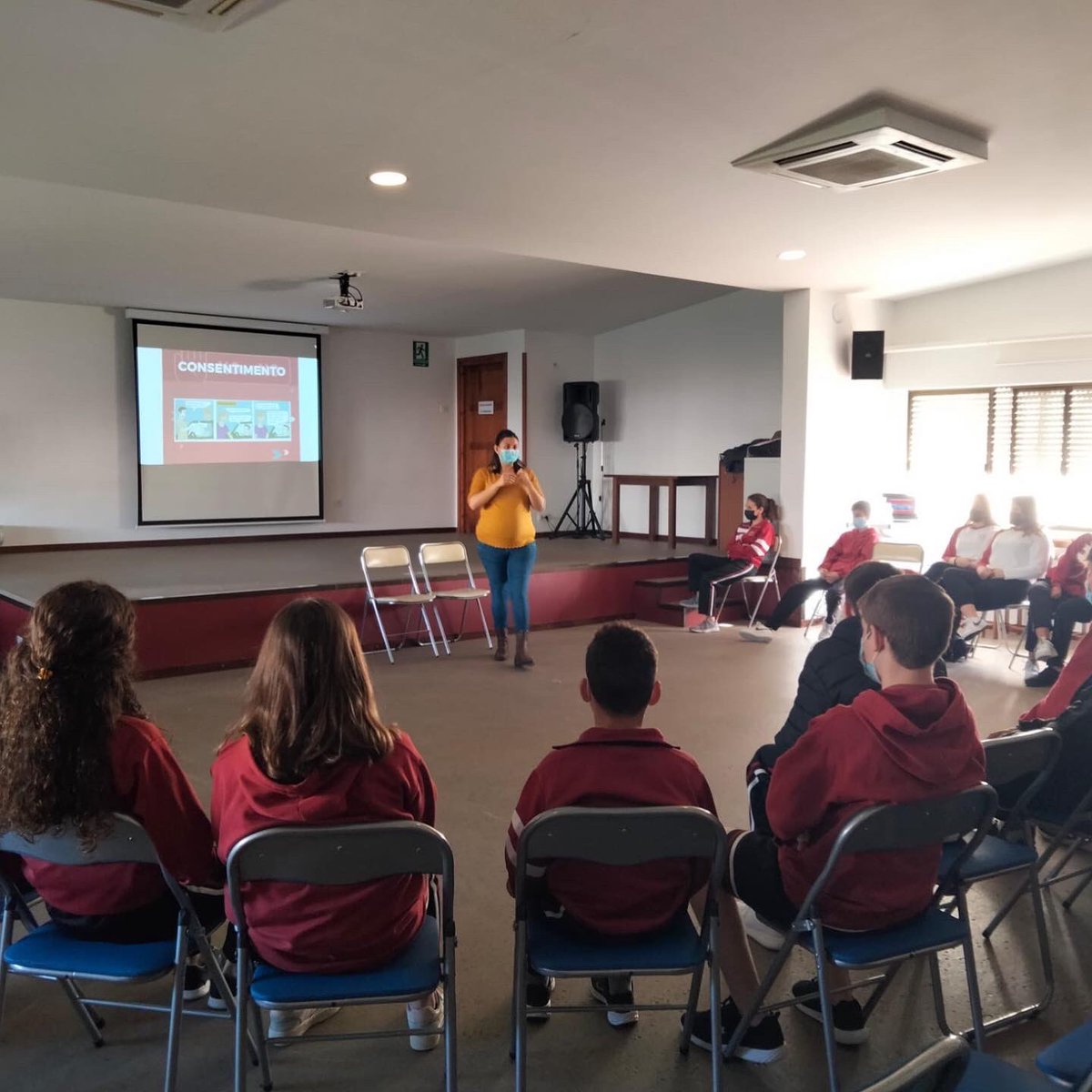 L ‘alumnat de 2n i 3er de ESO  han participat en el Programa d ‘ Educació Afectivo Sexual conduït per Maria Buigues. L’objectiu del programa és adquirir coneiximents, potenciar habilitats interpersonal i de comunicació i acceptació positiva d ‘un mateix.