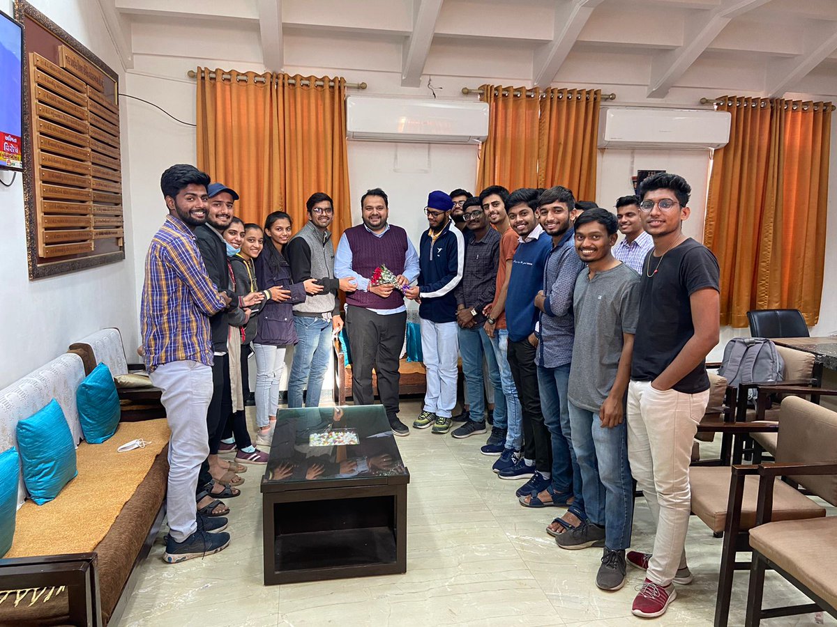 drhemangjoshimp's tweet photo. કૉલેજ ઓફ ફિજીયોથેરાપી બરોડા મેડિકલ કૉલેજ ના વિદ્યાર્થી પ્રતિનિધિઓ દ્વારા શુભેચ્છા મુલાકાત કરવામાં આવી.

#DrHemangJoshi #NPSS #BJYM #Youth #Drhemangbjp #BJPGujarat #BJP #Crpaatil #npssvadodara #ViceChairmanNPSS https://t.co/TgxpocexOX