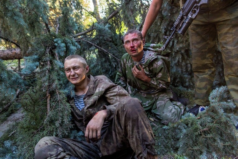 "Savaş; birbirini tanıyan ama birbirini öldürmeyen insanların çıkarları için, birbirini tanımayan insanların katledilmesidir."
Paul Valery
Fransız filozof, yazar

Ukrayna