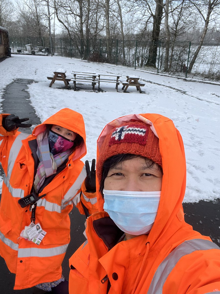 Loving the snow 😍 let’s build some snowmen ⛄️⛄️⛄️ <a href="/williamstonps/">Williamston Primary</a>