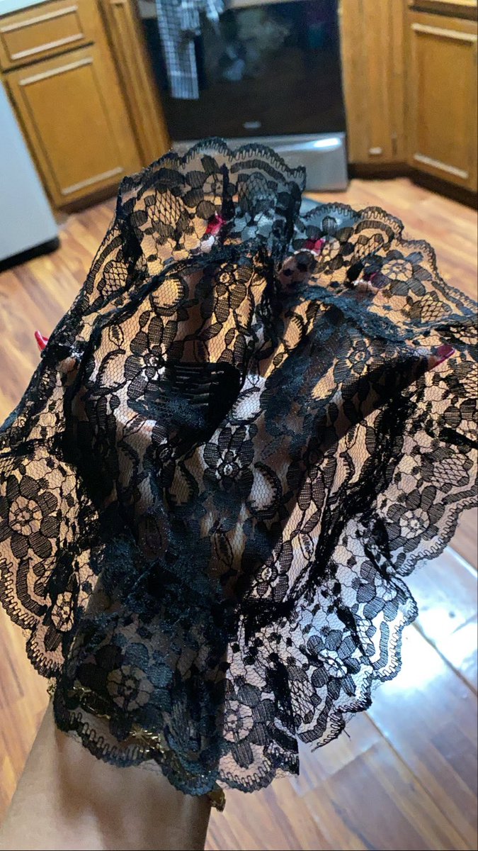ninalion5's tweet photo. I’m trying to figure out something lol did the ladies have to wear this in ur church back in the 80s/90s? Or is this a Lowcountry thing when you have to wear this over your hair? I’ve never met anyone outside my state that knows what this is #prayercap #gullah #geechee #country https://t.co/napDOSbLKX