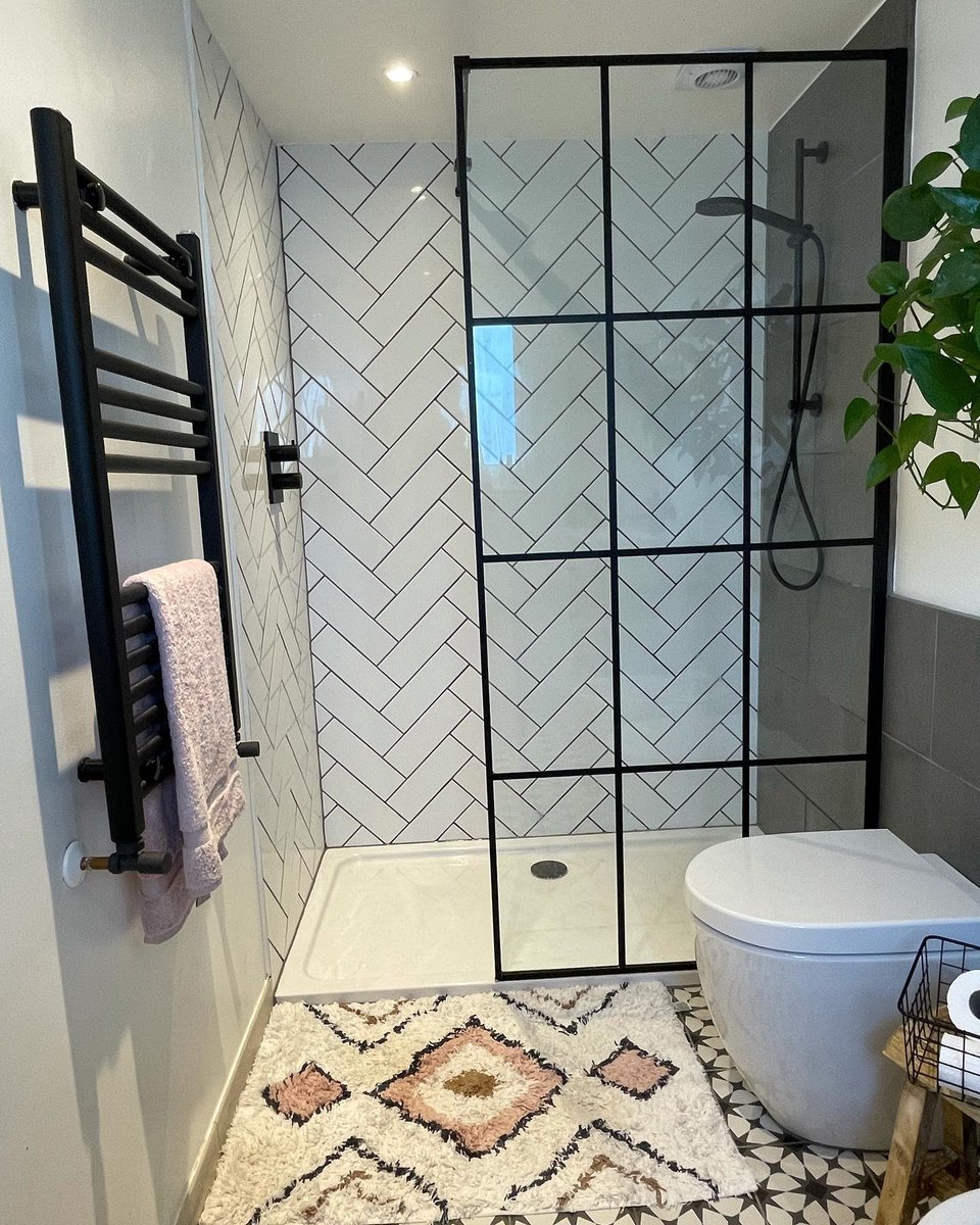 BestHeatingUK's tweet photo. Love the modern black details over at @my_renovating_diary with our cute Milano Nero heated towel rail 🧡⁠

Find your fave towel rail 👉 https://t.co/5H4Zp46zUs

#MyBestHeating #HomeDecor https://t.co/tGWsmu2yqv