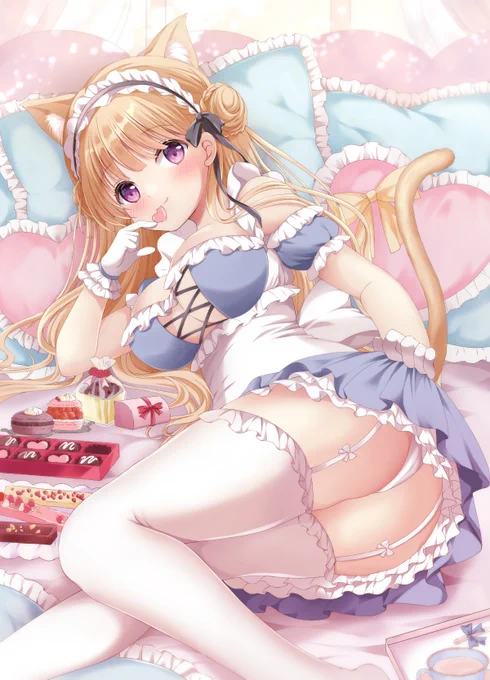 「何から食べる?」🐱💕 