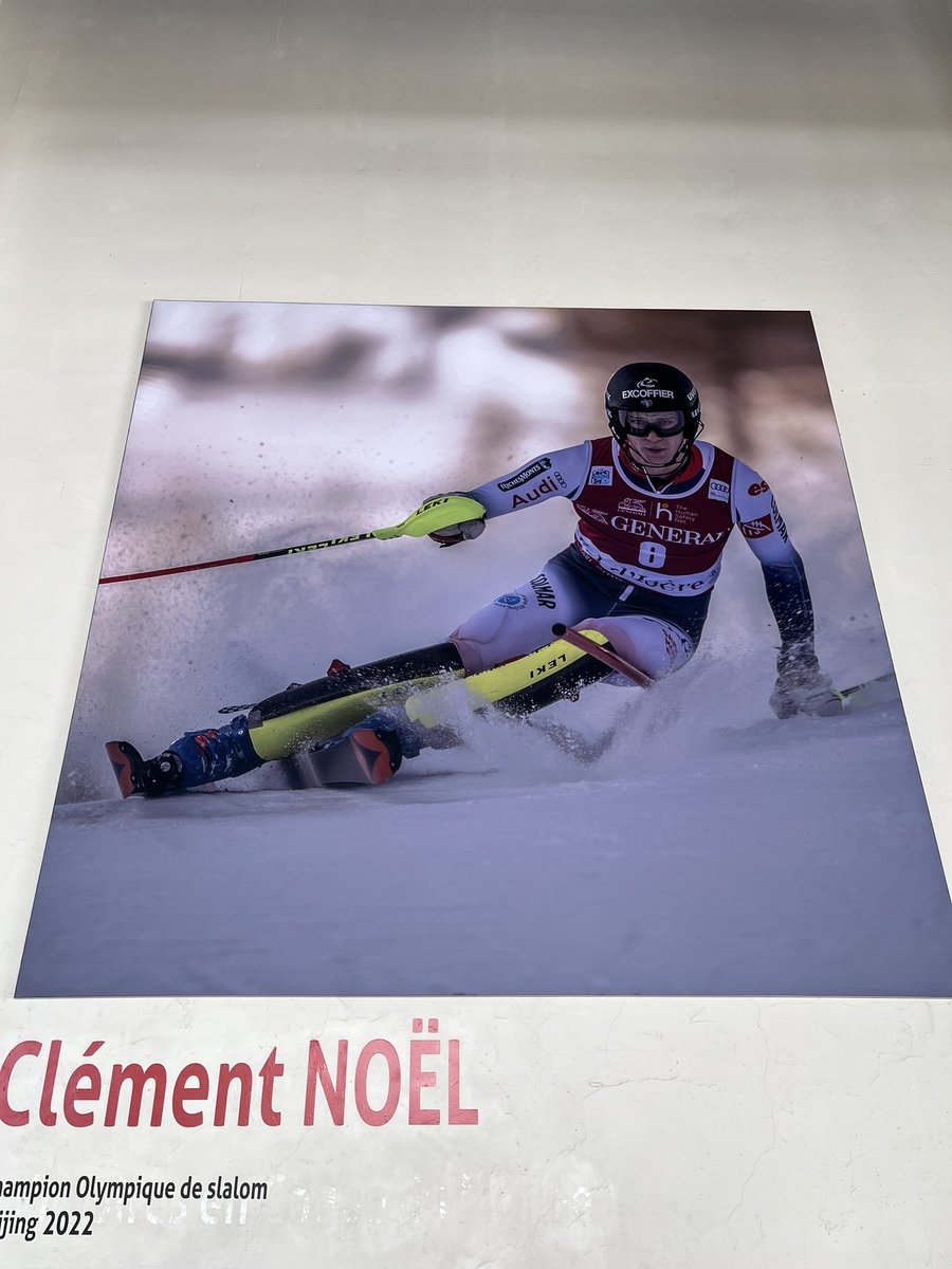 SarahSauquet's tweet photo. Coucou @valdisere !
En haut des télécabines de Bellevarde, 4 immenses portraits… Oh surprise, que des hommes ! Où sont les femmes, où sont Marielle et Christine Goitschel ?
#Invisibilisationdesfemmes https://t.co/9BDiTWWtIR
