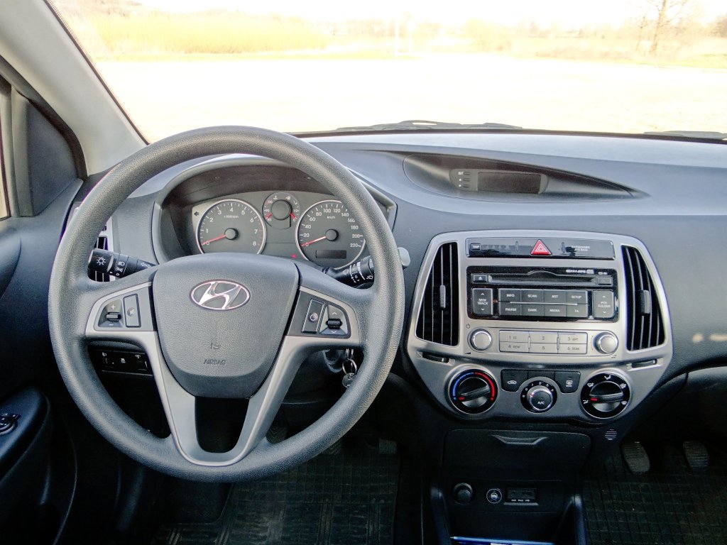 cmphiwe_malenga's tweet image. Our #TBC for this week is the @HyundaiSA I20,The  i20 is a supermini hatchback produced in 2008. The i20 made its debut at the Paris Motor Show in October 2008, and sits between the i10 and i30. The i20 replaces the Getz in nearly all of its markets
#TBC
#ThrowBackCar
#hyundaiI20