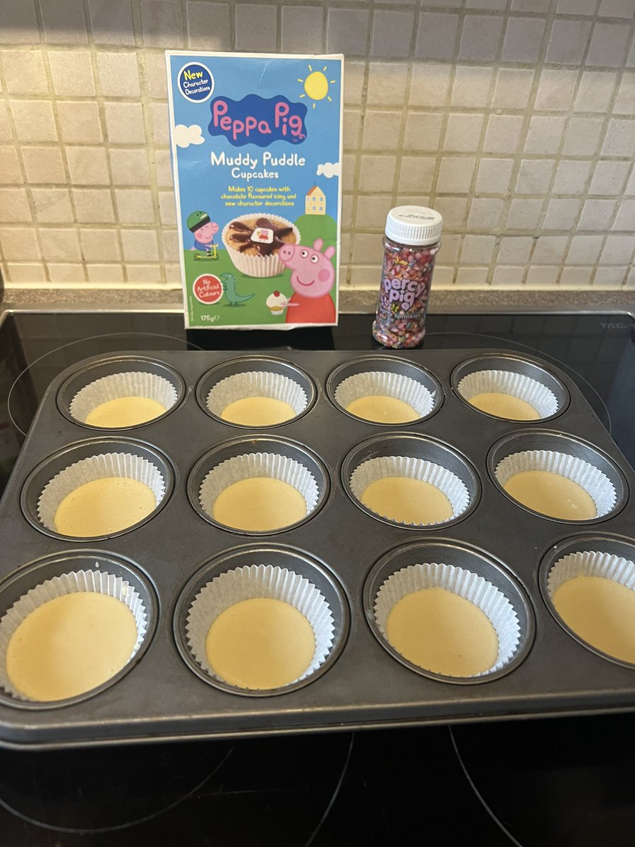 claire_good's tweet photo. Lovely morning making Peppa Pig cakes with my little sous chef Nicholas 💙🐷🧁 #PeppaPig #Cakes #Symingtons #MuddyPuddleCakes #Peppa #PercyPig https://t.co/1UPmtagzik
