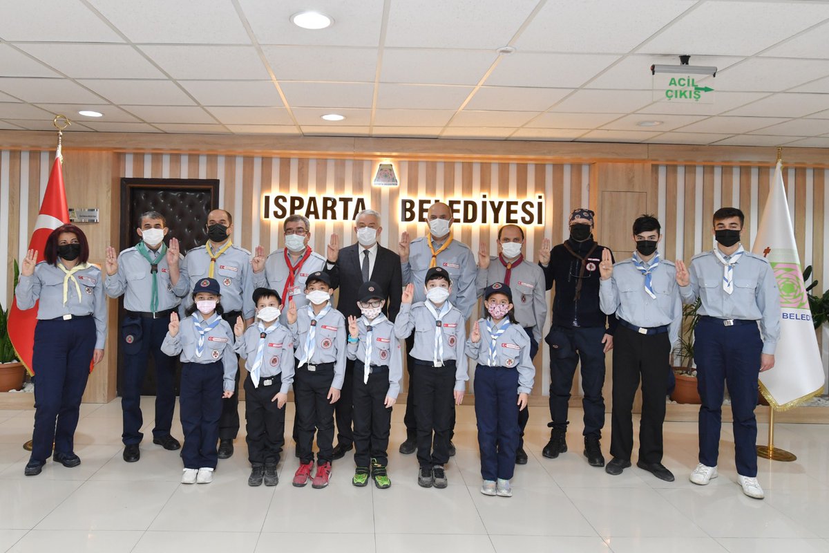 basdegirmen32's tweet photo. Isparta izci liderleri ve izci öğrencilerimiz İzci Yararlıdır Haftası dolasıyla bizleri ziyaret ettiler. İzci öğrencilerimizle güzel bir sohbet gerçekleştirdik, izci andını hep birlikte söyledik. Öğrencilerimizin bu tür faaliyetlerde yer almasını değerli buluyorum. https://t.co/5d1Rr0ZrDO