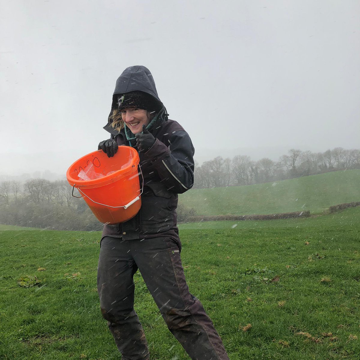 Gwenan8's tweet image. @Lis_pow and @lynwenmathias enjoying soil sampling in the sleet. Part of @FarmingConnect Soil Carbon Project #demofarms #ourfarms