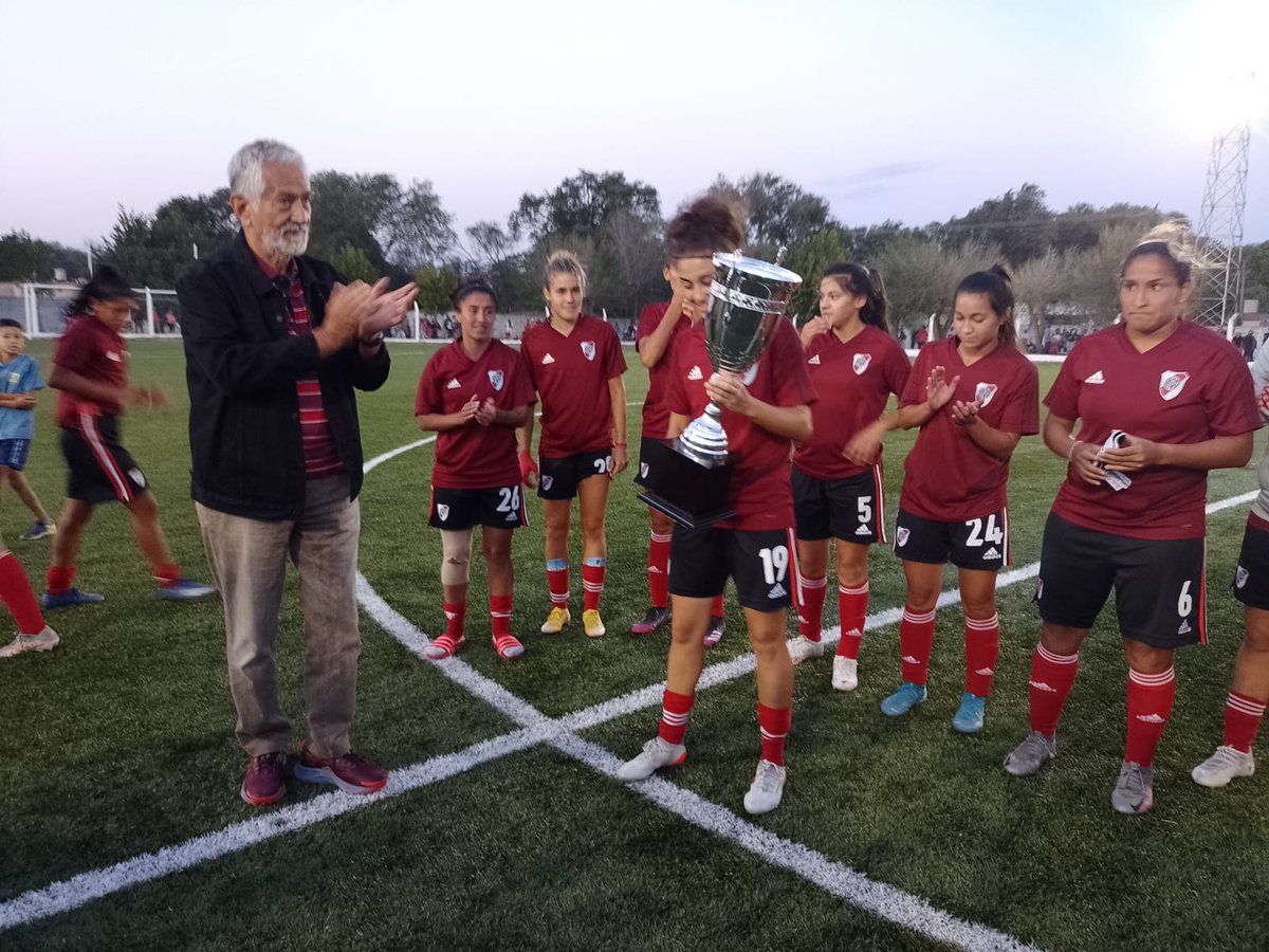 alberto_rsaa's tweet photo. Ayer, en La Toma, participé del partido amistoso de fútbol femenino entre River Plate y el San Luis Fútbol Club. Fue un hermoso partido y nos hace muy feliz que San Luis vaya a participar en la liga de AFA.
#SanLuisNosUne #DeportesSanLuis https://t.co/hrMyXCf7Is