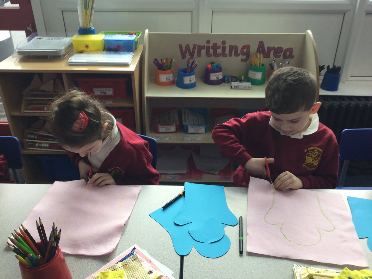 StMattsLL's tweet photo. Year 1 cutting out and sewing their hand puppets #dttextiles https://t.co/fhyGYYg4Gy