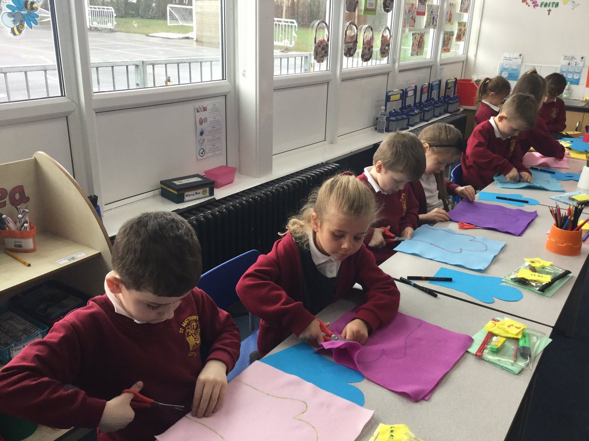 StMattsLL's tweet photo. Year 1 cutting out and sewing their hand puppets #dttextiles https://t.co/fhyGYYg4Gy