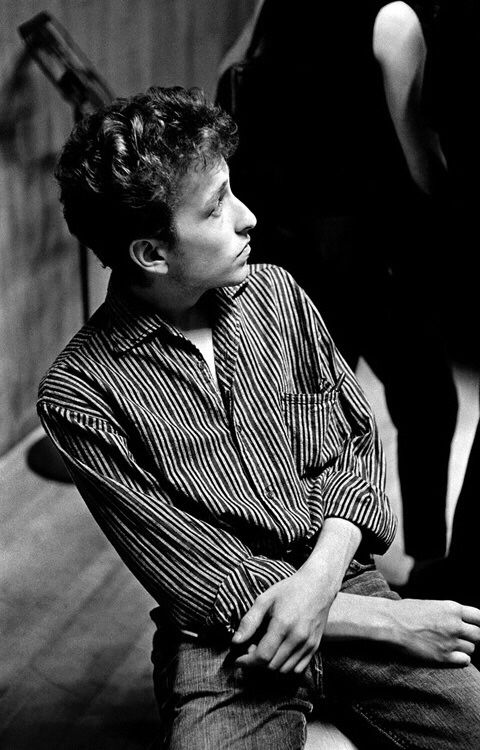 Bob41Dylan's tweet photo. "You fasten all the triggers
For the others to fire
Then you sit back and watch
When the death count gets higher
You hide in your mansion
While the young people's blood
Flows out of their bodies
And is buried in the mud." https://t.co/xxZNJxrUYd
