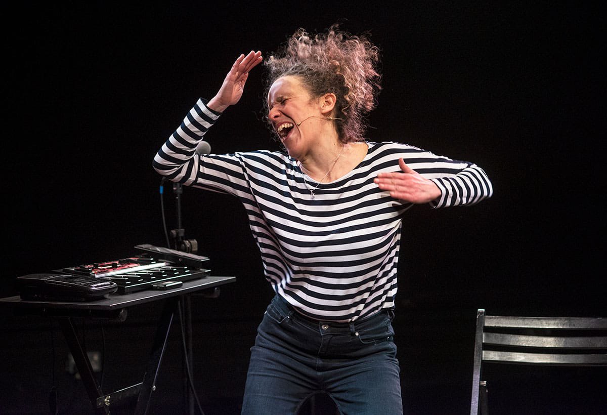pubtheatres1's tweet photo. REVIEW: LOST IN BLUE by Debs Newbold / @LandUTheatre until 26 February 2022 @DebsNewbold #LostInBlue
‘Mesmerizing ... without a doubt, Debs Newbold knows how to paint a picture for an audience'
★★★★
https://t.co/MdSBAxSEGJ https://t.co/bDxiQ9VK8E