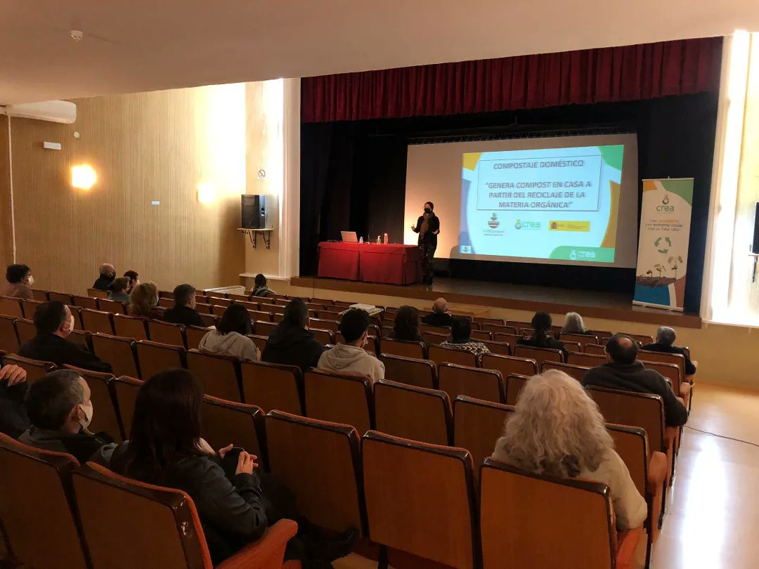 consorcio_crea's tweet photo. ¡Continuamos #compostando! Esta vez la jornada de formación sobre #compostaje doméstico "CreaCompost" se ha realizado @Ajuntament_BdM. Nuestro equipo de #EducaciónAmbiental entregó 25 kits de compostaje a las personas participantes. ¡Gracias por el interés! Seguimos #CREAndo♻️ https://t.co/jOGcu7ZPbU