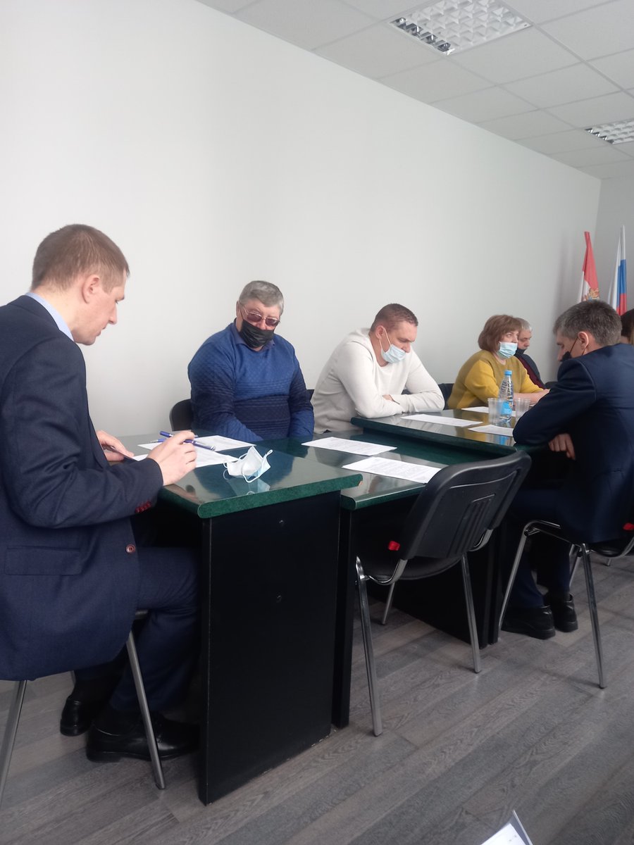 🗓 В четверг, 24 февраля районный депутатский корпус собирался на очередное заседание. Вела его председатель Собрания представителей Н.В. Ямщикова.

подробнее: vk.com/novosti_bolsha…