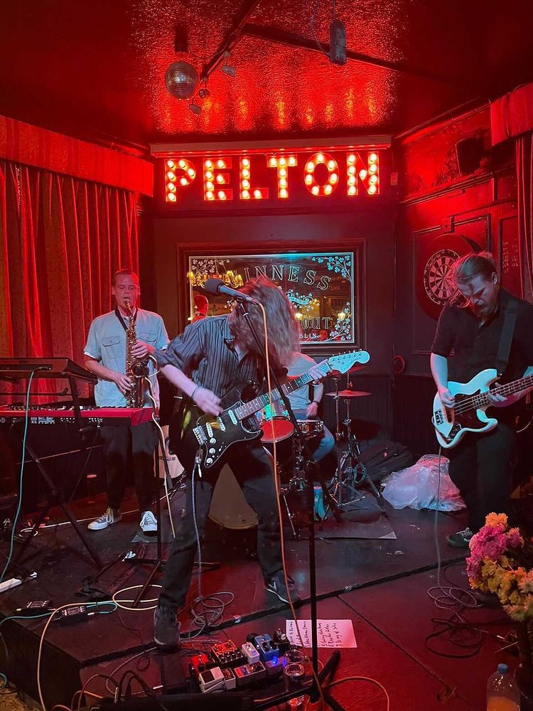 peltonarms's tweet photo. 🙌 #freelivemusic all weekend
Friday, 9pm: @Skabrettaband1 #ska 🖤🤍
Saturday, 7.30pm: @TheJonesesBand #smithstribute with support from @theBKexperiment 🎸
Sunday, 5pm: Ronnie Ripple and The Ripchords #rocknroll 🕺@Wandercrust_LDN 🍕are here with the pizzas #SE10 https://t.co/NOSBDgmohY