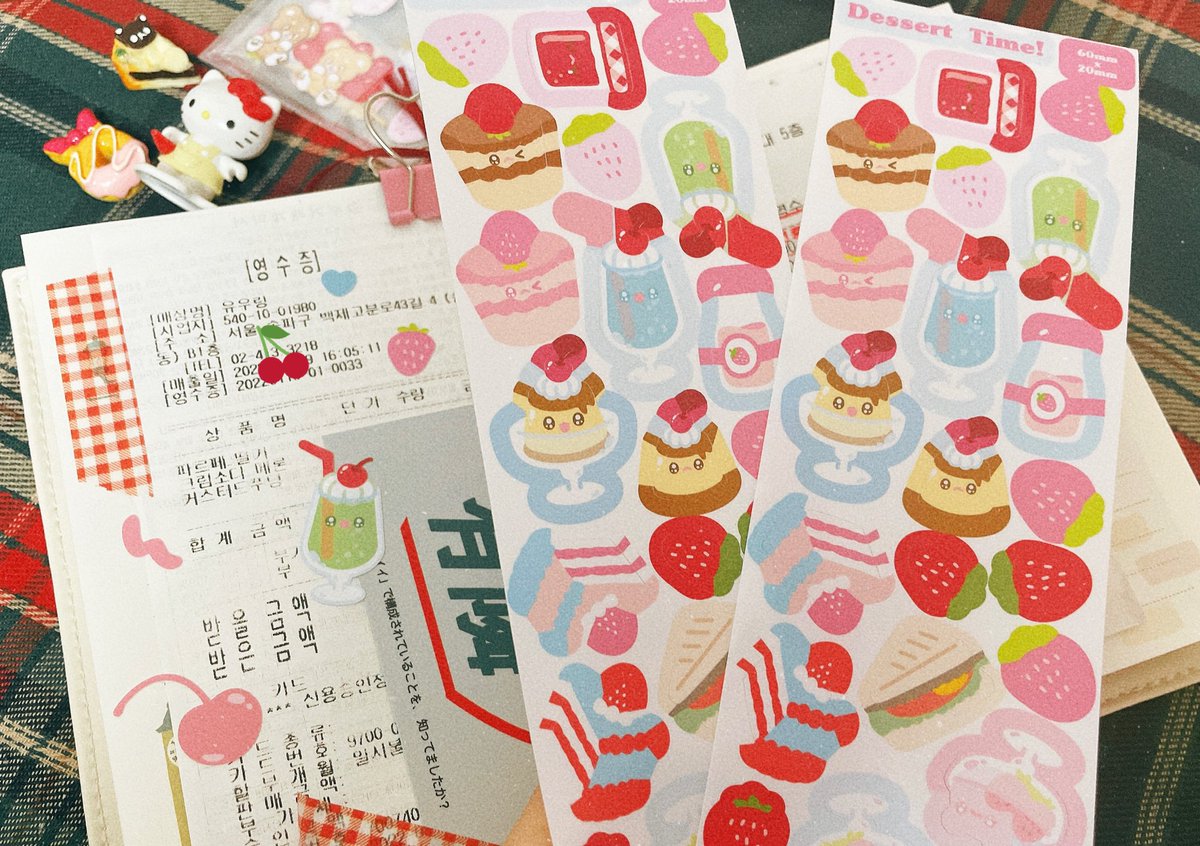 youka_animal's tweet photo. 여름님 알티이벤 후기🍮🍒전에 카페 다녀왔던거 스티커로 꾸미면 찰떡이겠다 했는데 베베몰 스티커 이벤트 뽑혀서 넘 좋았어요🥺💕여름님 스티커 최고💛💛 https://t.co/Ax26nGJfp8